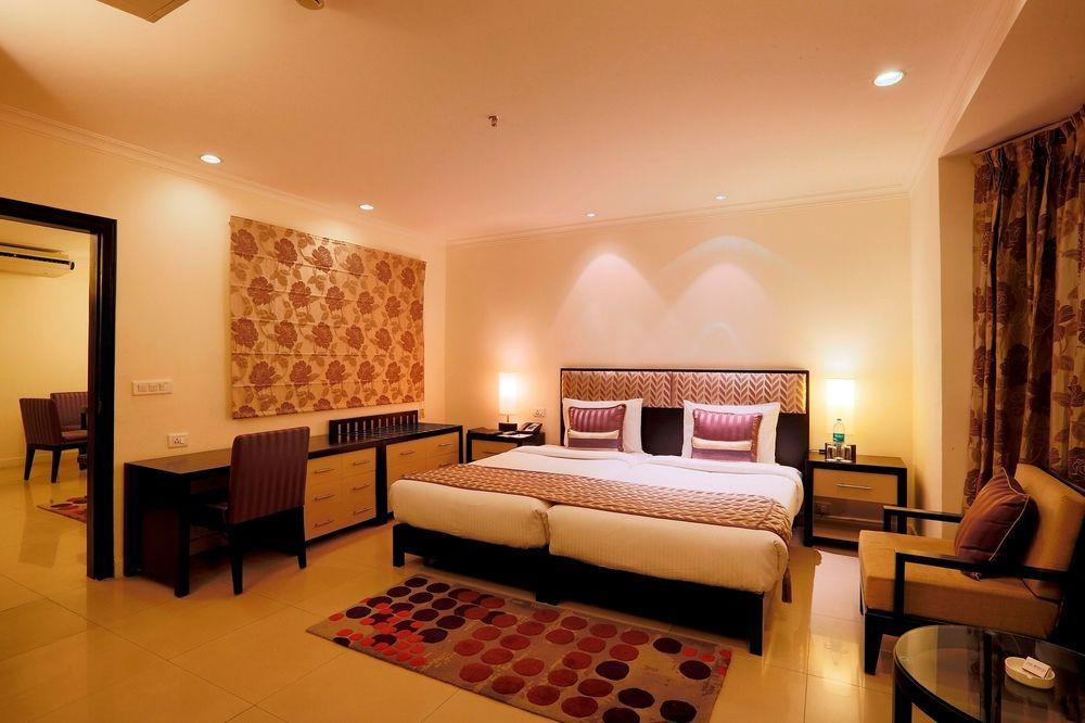 The Lallgarh Palace A Heritage Hotel ビーカーネール エクステリア 写真