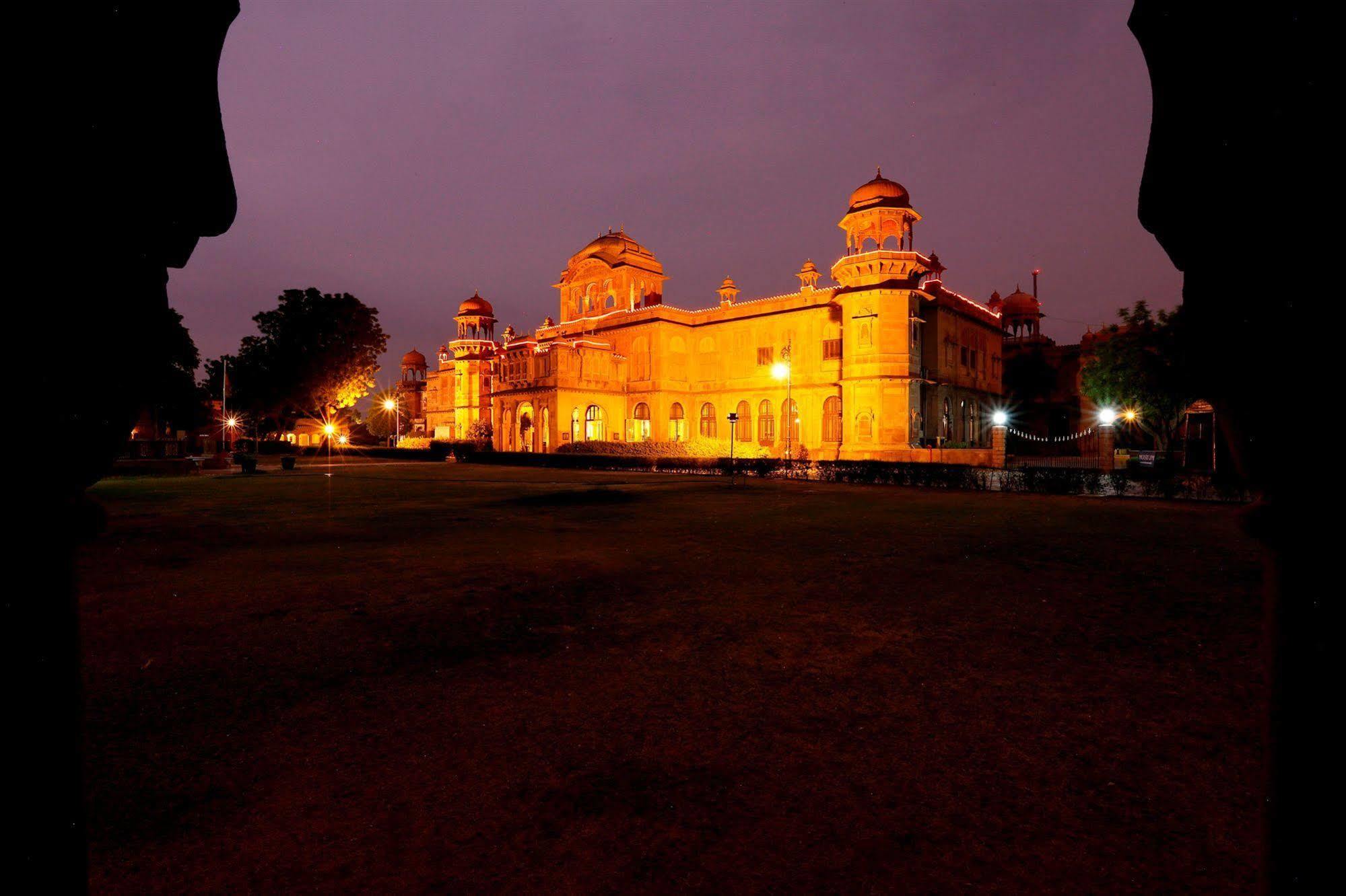 The Lallgarh Palace A Heritage Hotel ビーカーネール エクステリア 写真